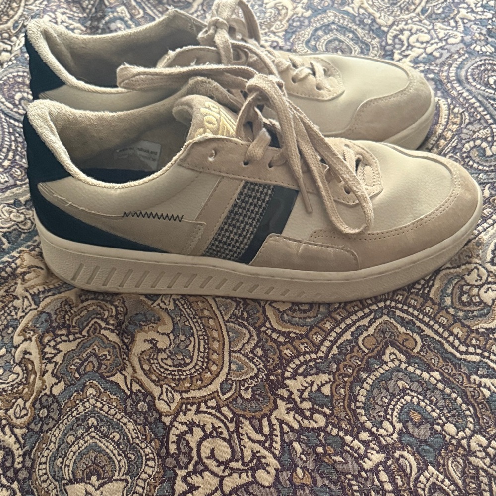 Gola Beige and Black Athletic Shoes